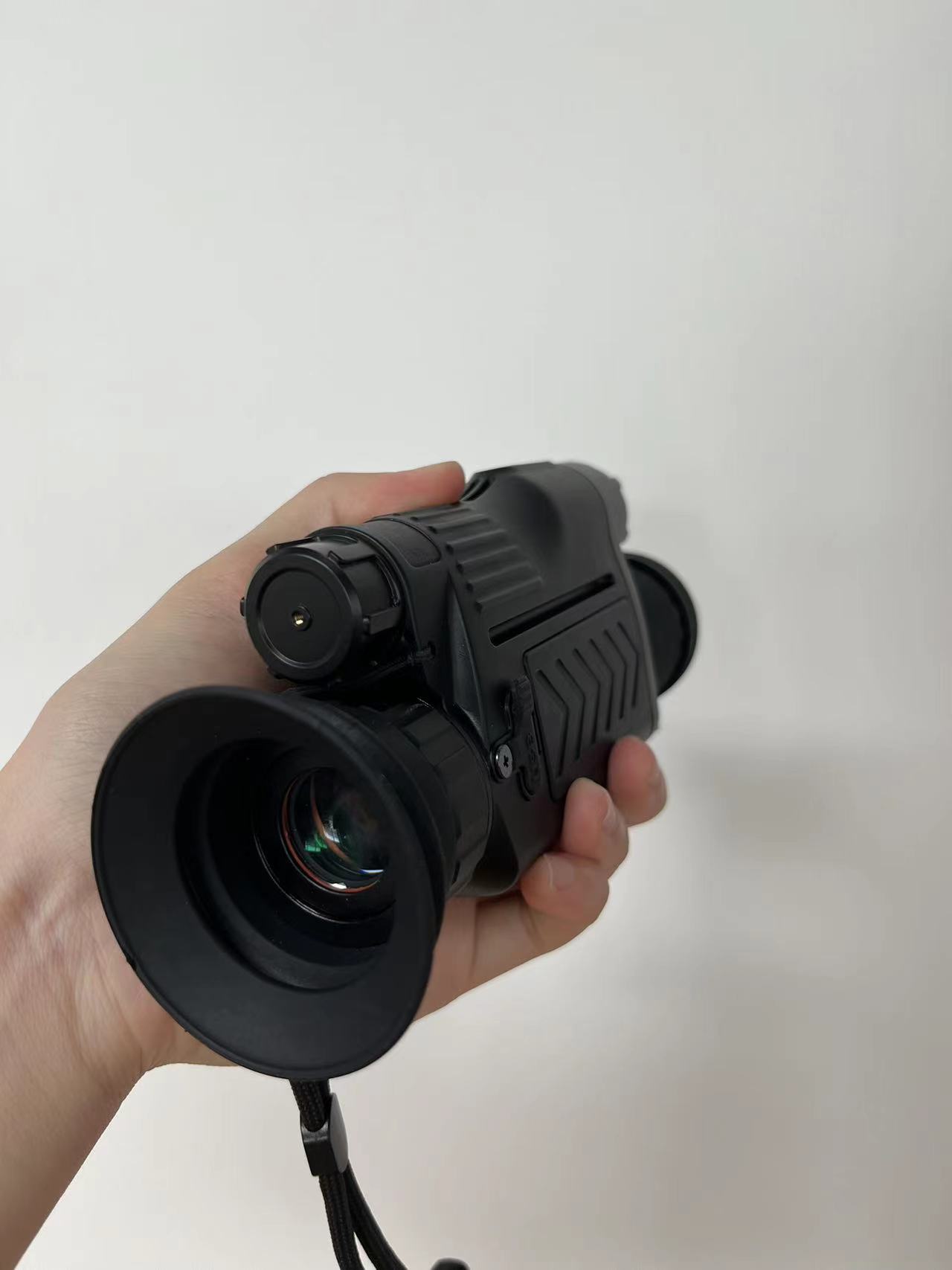 نطاقات الرؤية الليلية للتصوير  - مراجعة Hunting Thermal Imaging Scope وسعره